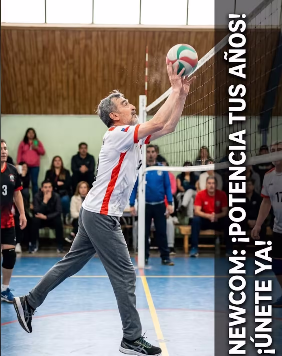 Equipo del Club Newcom de Punta Arenas en formación defensiva dentro del gimnasio